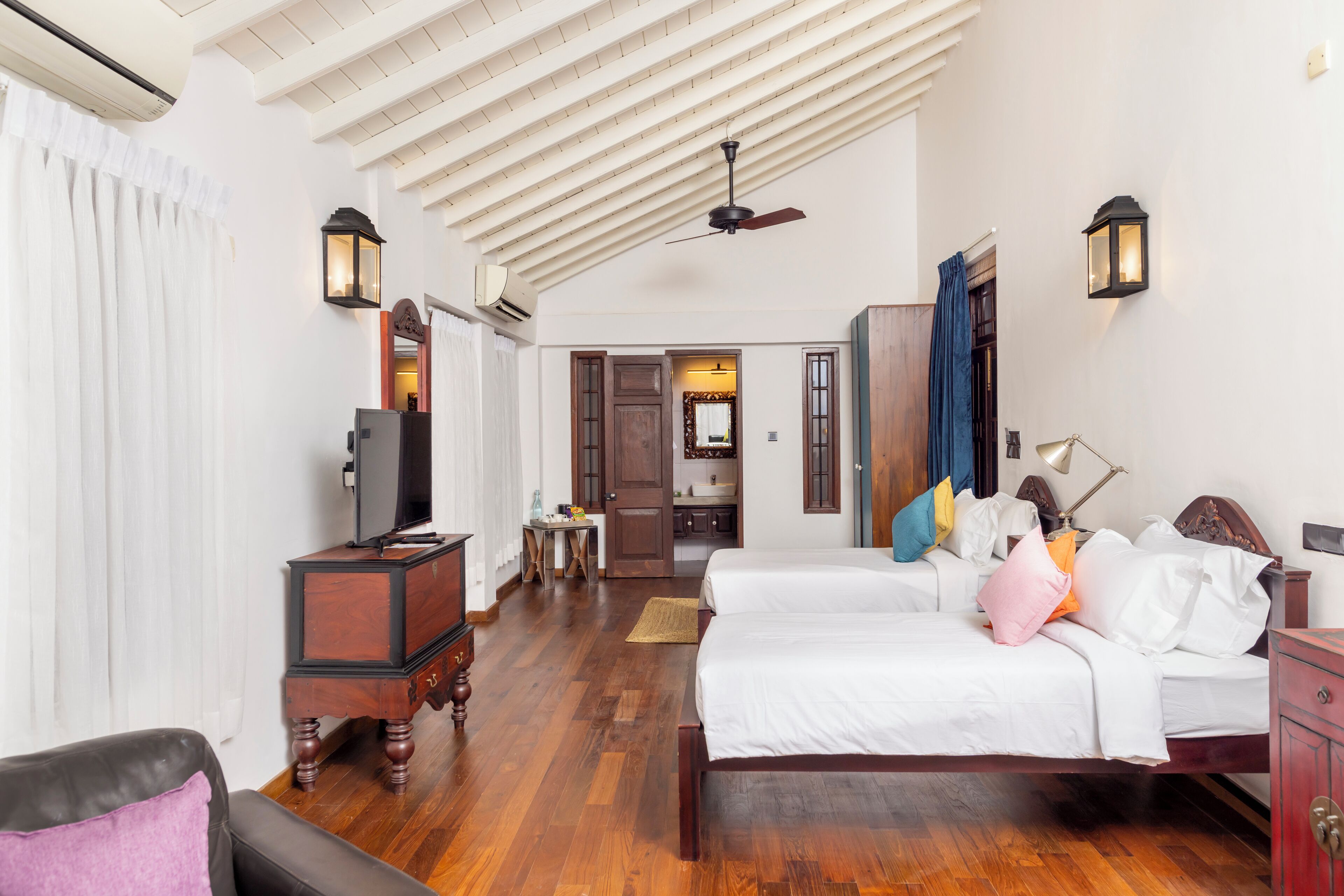 Deluxe Double Room, Pool View | Minibar, in-room safe, free WiFi, bed sheets