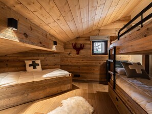 5 bedrooms, desk, iron/ironing board, free WiFi