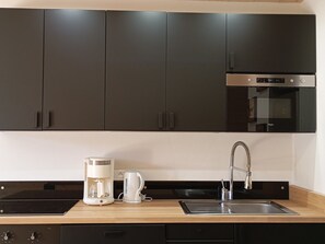 Réfrigérateur, micro-ondes, four, lave-vaisselle