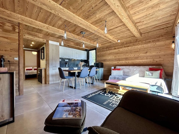 TV - Cozy apartment with balcony and parking in Briançon (Briançon)