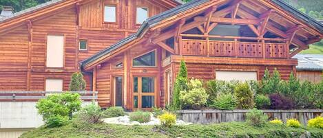 المنشأة من الخارج