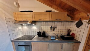 Kjøleskap, mikrobølgeovn, ovn og oppvaskmaskin