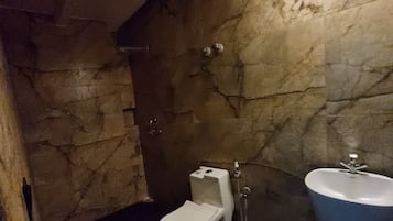 Deluxe Double Room | Bathroom | Shower, free toiletries, towels, soap