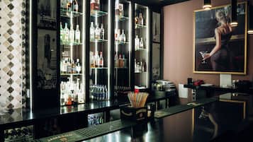 Bar (trong khuôn viên)