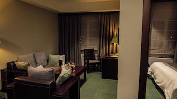 Habitación doble superior | Artículos del minibar gratis y caja de seguridad en la habitación