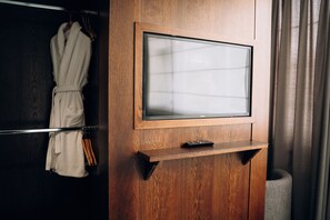 Standard Room, 1 Queen Bed | Free minibar, in-room safe, desk, laptop workspace - Dastan Hotel Aktobe (Aktobe)