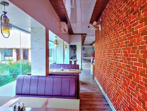 Restaurant - Shree Gulab Mansion Hotel and Restaurant (Prayagraj)