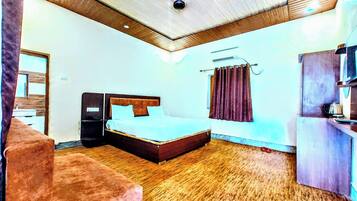 Deluxe Double or Twin Room, Balcony | Desk, laptop workspace, free WiFi