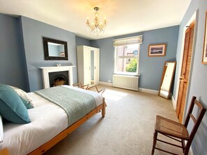 3 bedrooms, desk, iron/ironing board, WiFi