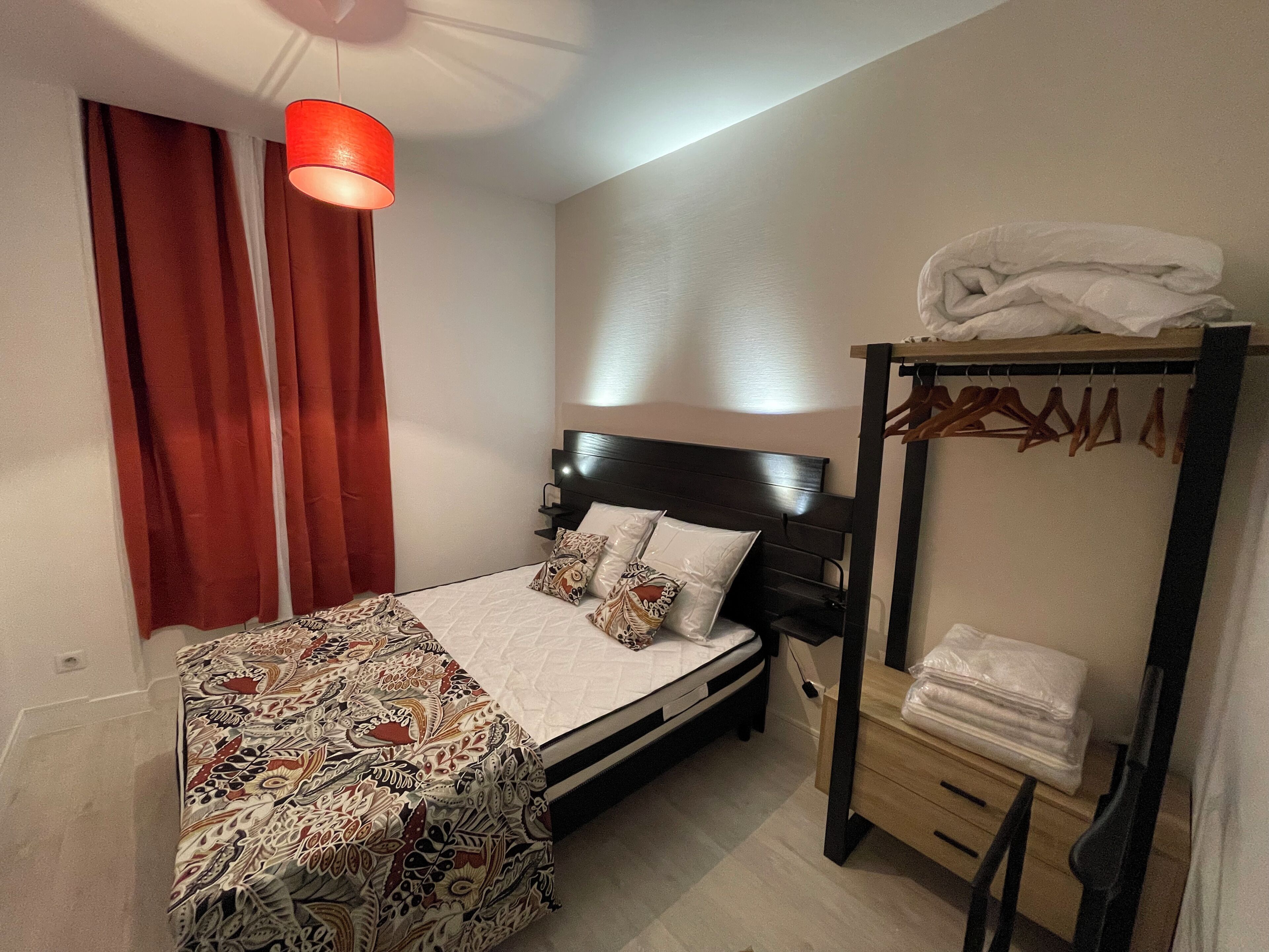 1 bedroom, iron/ironing board, travel cot, Internet