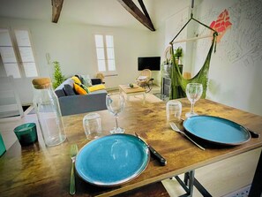 TV, fireplace, stereo - Superbe loft insolite cœur de ville | Netflix JBL (Angoulême)