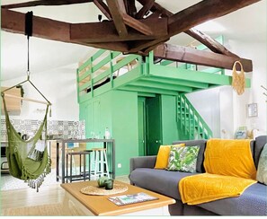 TV, fireplace, stereo