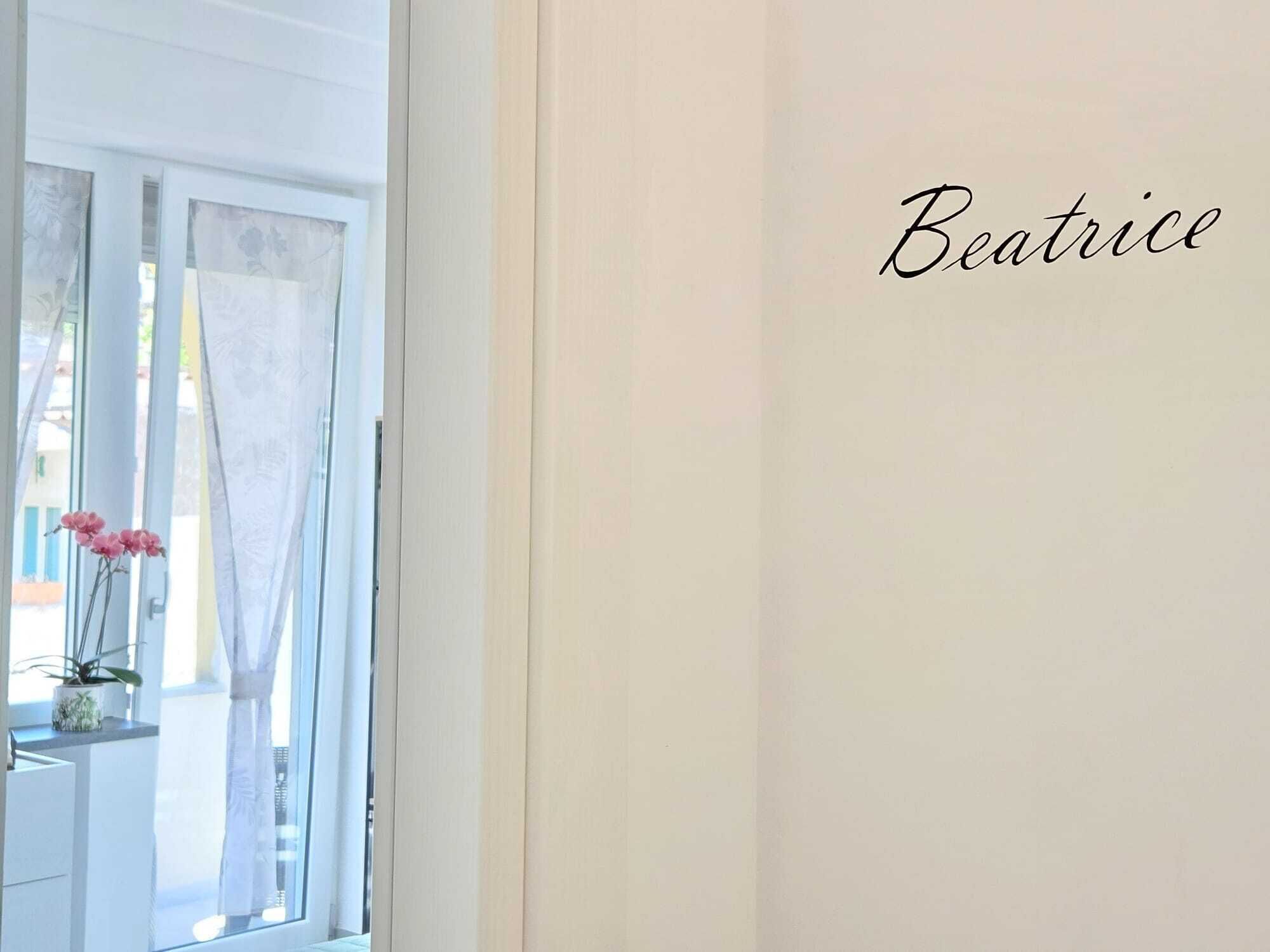 Habitación estándar, vistas a la montaña (Beatrice) | Caja fuerte, sistema de insonorización, tabla de planchar con plancha