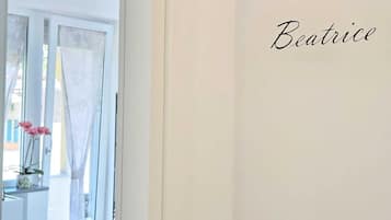 In-room safe, soundproofing, iron/ironing board, free WiFi