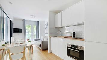 Apartment | Private kitchen | Fridge, microwave, oven, stovetop