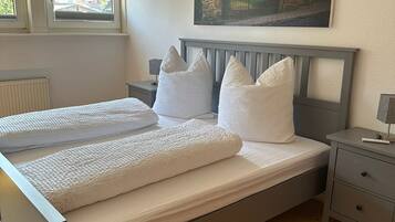 3 bedrooms, travel crib, free WiFi, bed sheets