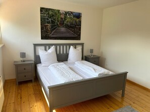 3 bedrooms, travel crib, free WiFi, bed sheets