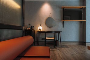 En 43-tommers LCD-TV med kabel-kanaler