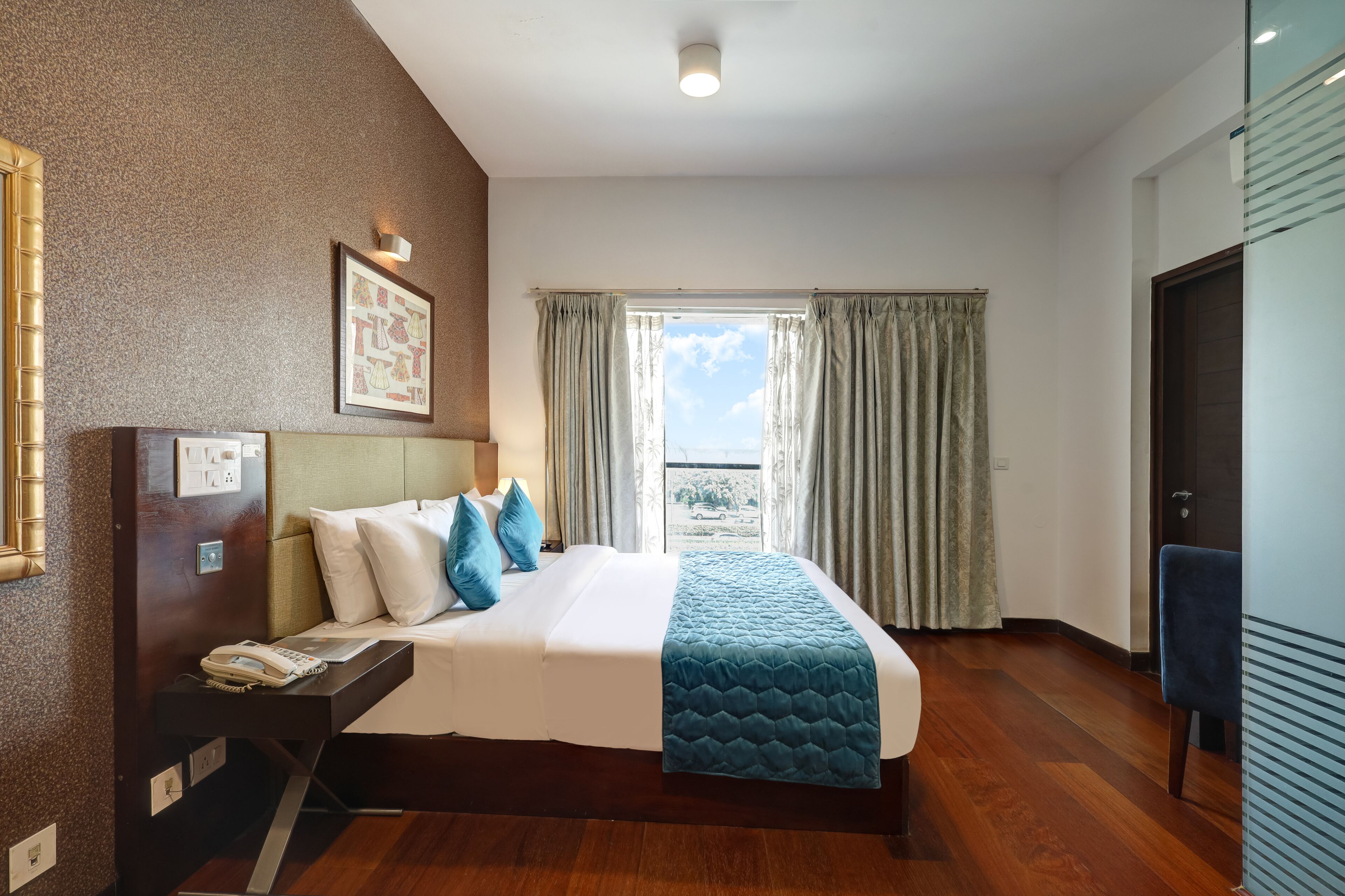 Luxury Suite | Desk, iron/ironing board (on request), free WiFi
