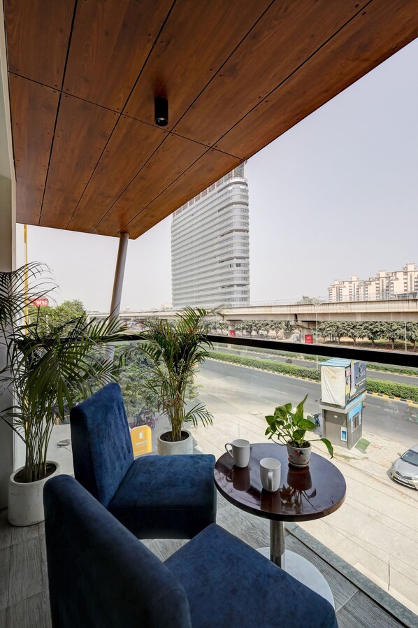 Luxury Suite | Balcony - Hotel 91 Golf Course Road (Gurugram)