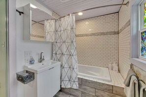 Towels - Artsy East Austin Hideaway (Austin)