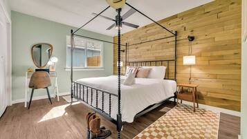 2 bedrooms, iron/ironing board, WiFi (free), bed sheets