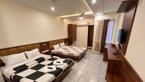 Family Room | WiFi (free) - Hotel Prakasham (Ujjain)