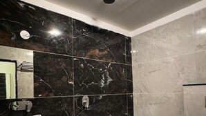 Family Room | Bathroom | Shower, towels, soap, toilet paper - Hotel Prakasham (Ujjain)