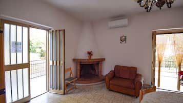 Apartment, Garden View | Living room