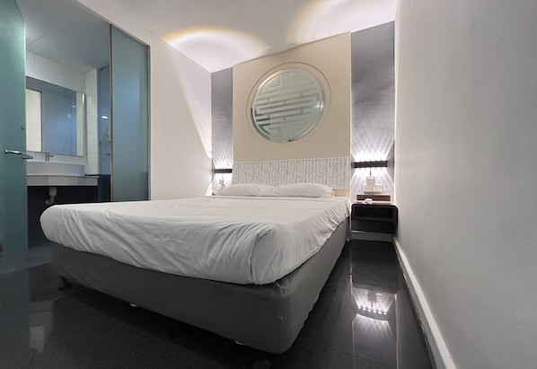 Standard Double Room, 1 Queen Bed | Desk, laptop workspace, bed sheets