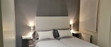 1 slaapkamer, een strijkplank/strijkijzer, reisbedje, gratis wifi