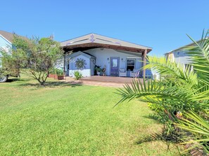 Exterior - Cozy Coastal Retreat in Port Alto - Waterfront Views and Bayfront Fun! (Port Lavaca)