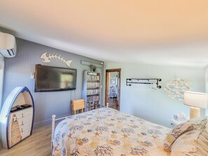 3 bedrooms, iron/ironing board, WiFi, bed sheets - Cozy Coastal Retreat in Port Alto - Waterfront Views and Bayfront Fun! (Port Lavaca)