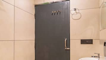 Double Room | Bathroom | Shower, free toiletries, towels