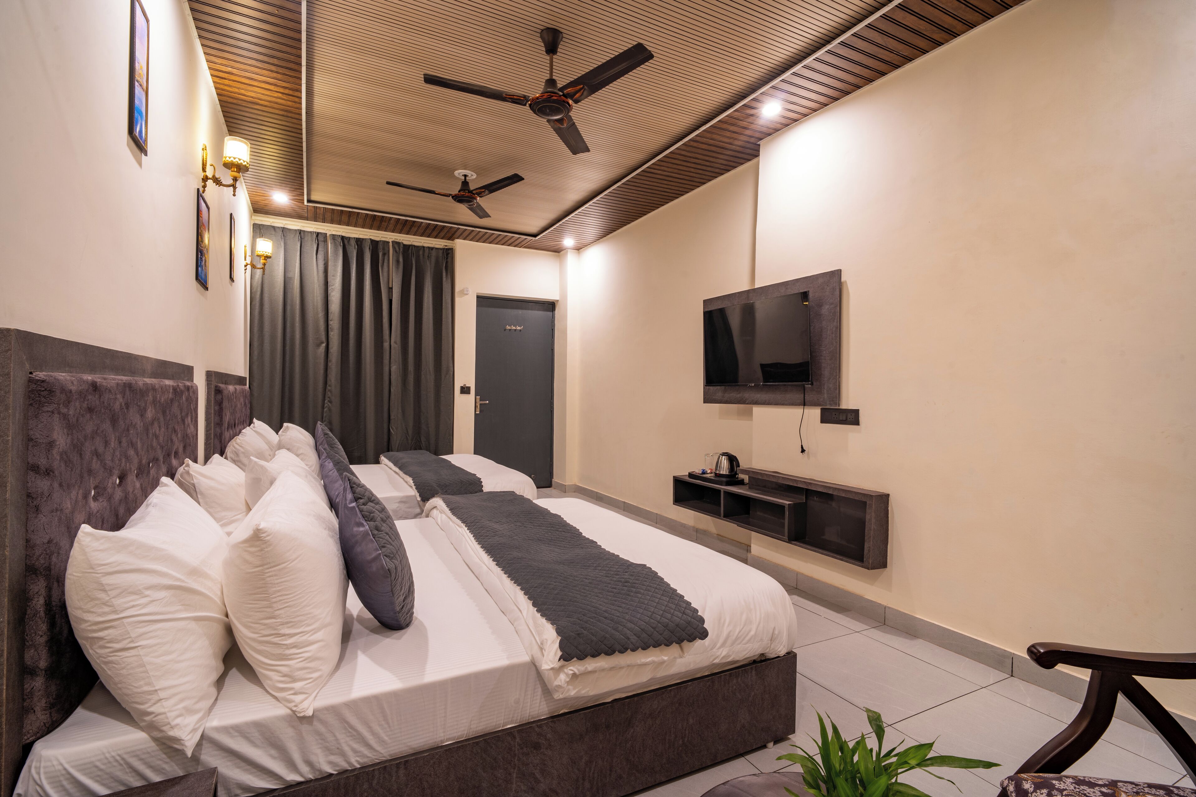 Camera quadrupla | Ferro/asse da stiro, Wi-Fi gratuito