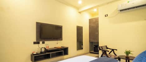 Double Room | Iron/ironing board, free WiFi