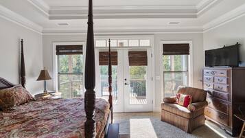 5 bedrooms, desk, iron/ironing board, free WiFi