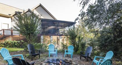 Luxury Home in Quiet Cove-SUPs Kayaks BBall Arcade