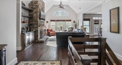 Luxury Home in Quiet Cove-SUPs Kayaks BBall Arcade