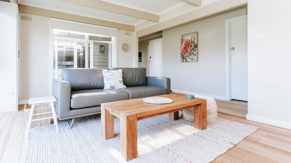 Televisión y chimenea 