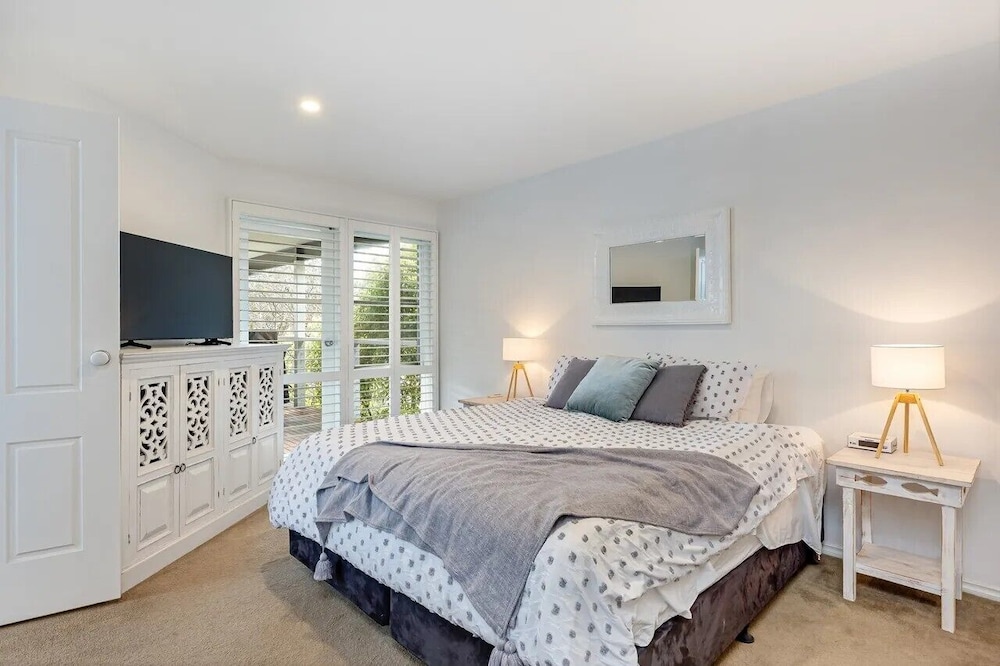 Couta Boat House 4 BR, 2 BA House in Sorrento, Sleeps 8 Melbourne Vrbo