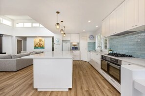 Fridge, microwave, oven, dishwasher - Couta Boat House: 4  BR, 2  BA House in Sorrento, Sleeps 8 (Sorrento)