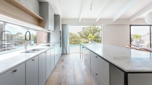 Kühlschrank, Herdplatte, Geschirrspüler