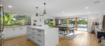 Palms on Hardy: 4  BR, 2  BA House in Rye, Sleeps 10