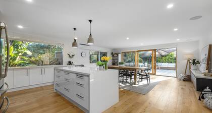 Palms on Hardy: 4 BR, 2 BA House in Rye, Sleeps 10