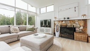 Télévision, cheminée