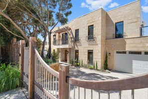 Exterior - Palazzo Sorrento: 6  BR, 4  BA House in Sorrento, Sleeps 14 (Sorrento)