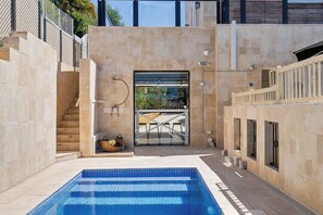 Pool - Palazzo Sorrento: 6  BR, 4  BA House in Sorrento, Sleeps 14 (Sorrento)