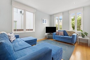 TV, fireplace, stereo