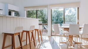 Dining - Blissful Escape: 5 BR, 4 BA House in Portsea, Sleeps 11 (Portsea)